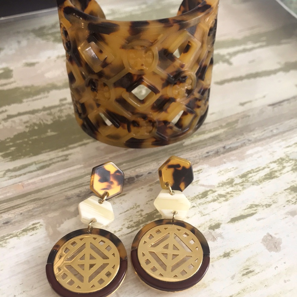 Tory Burch Tortoiseshell and Gold Statement Bracelet and Earrings Set
